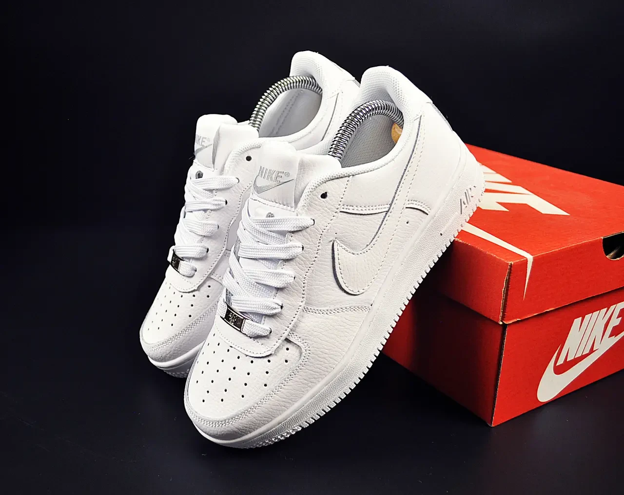 Кроссовки Nike Air Force 1 Low арт 21438 (белые, унисекс, найк) 2
