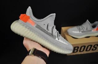 Кроссовки Adidas Yeezy Boost 350 v2 арт 20980 (адидас, зи) 39
