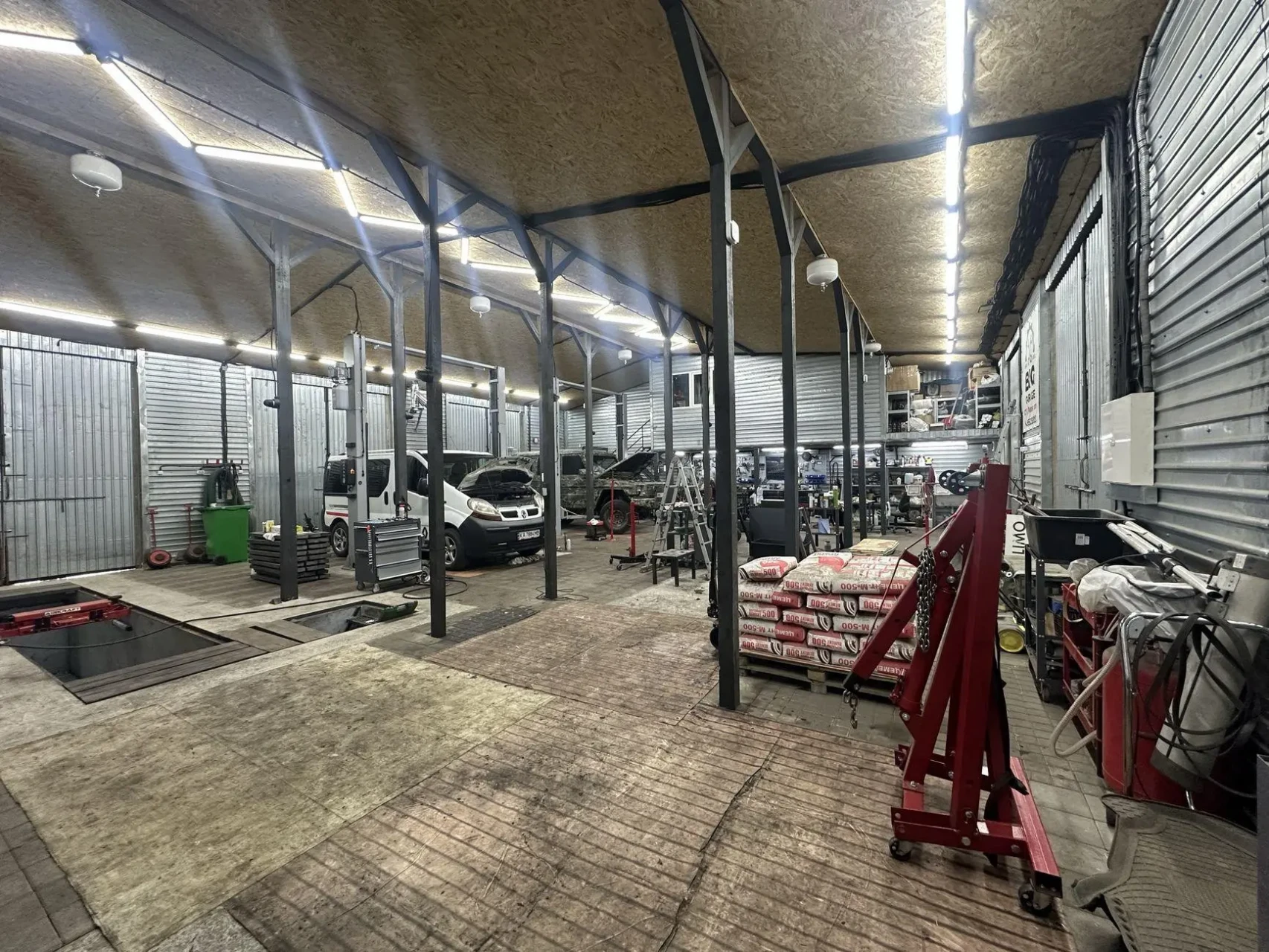 Продам склад Київ, Роберта Лісовського вул. 3