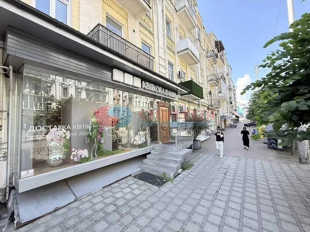 торгові площі Київ, Печерський, Саксаганського 13/42