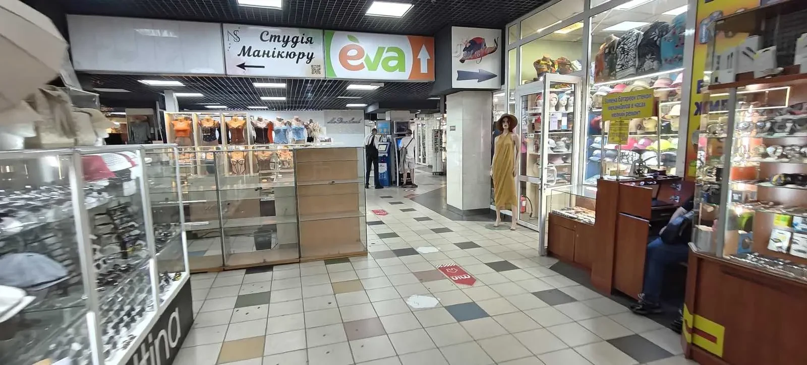 торгові площі Київ, Печерський, Миколи Міхновського 8