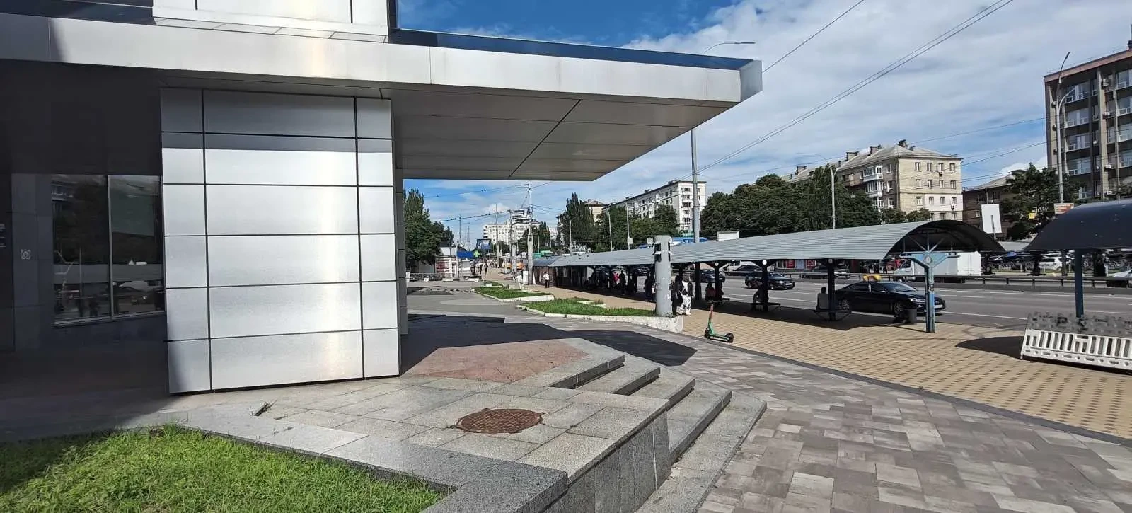 торгові площі Київ, Печерський, Миколи Міхновського