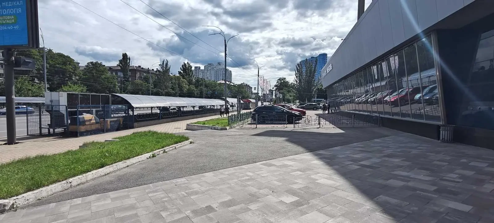 торгові площі Київ, Печерський, Миколи Міхновського 2