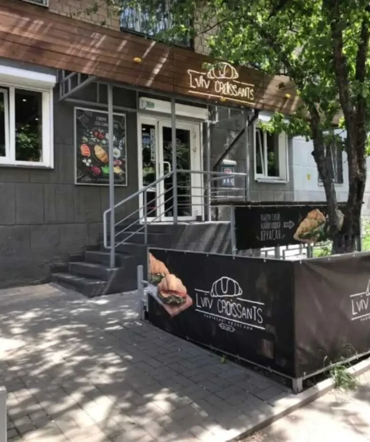 торгові площі Київ, Солом`янський, Ушинського 1
