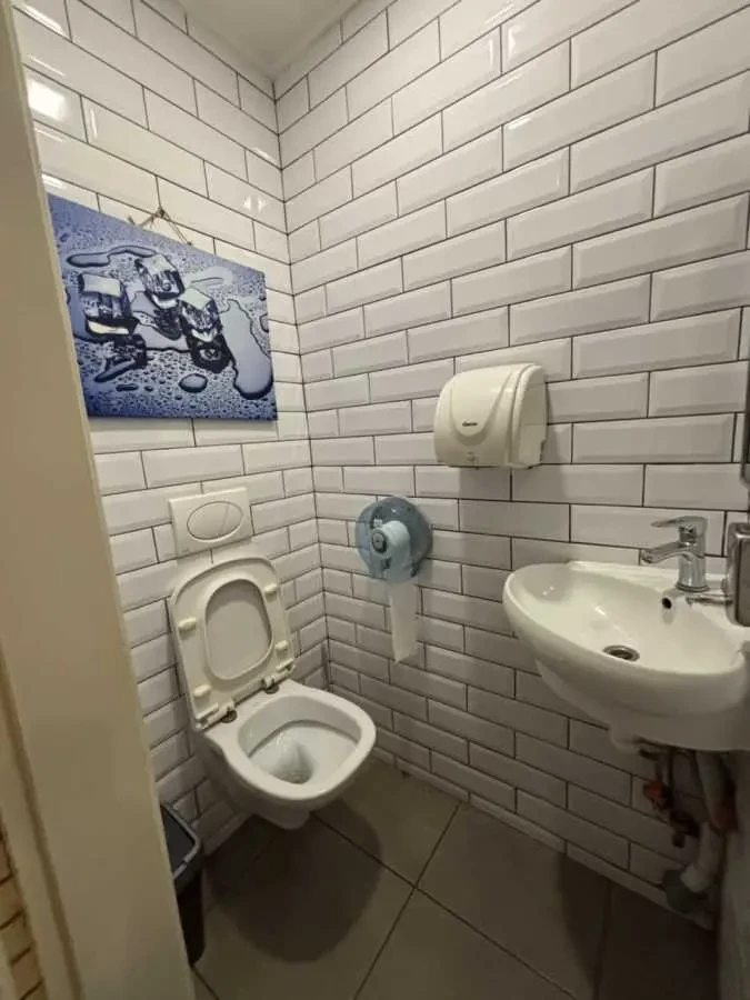 торгові площі Київ, Солом`янський, Ушинського 1 13