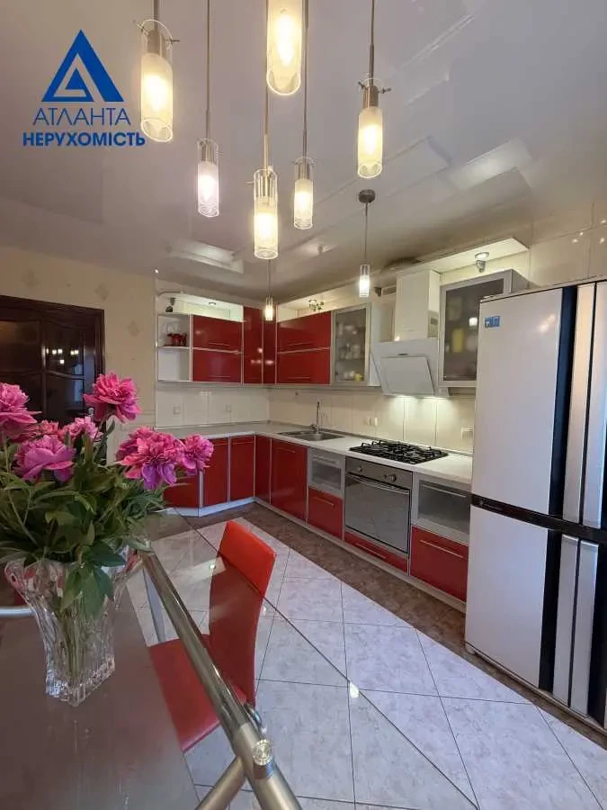4-к квартира Луцьк, Шота Руставелі 10 11