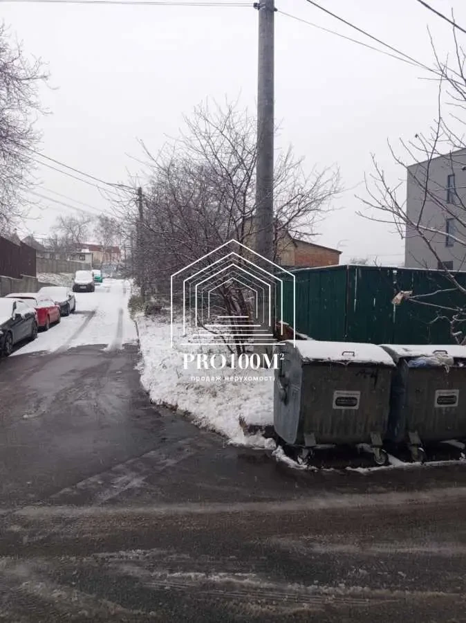 торгові площі Київ, Голосіївський, Валерія Лобановського 11