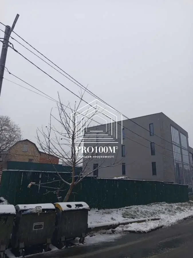 торгові площі Київ, Голосіївський, Валерія Лобановського 5
