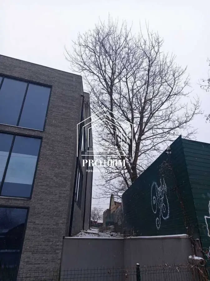 торгові площі Київ, Голосіївський, Валерія Лобановського 3