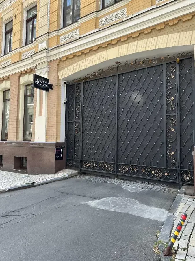 підземний паркінг Київ, Шевченківський, Володимирська 20/1 3
