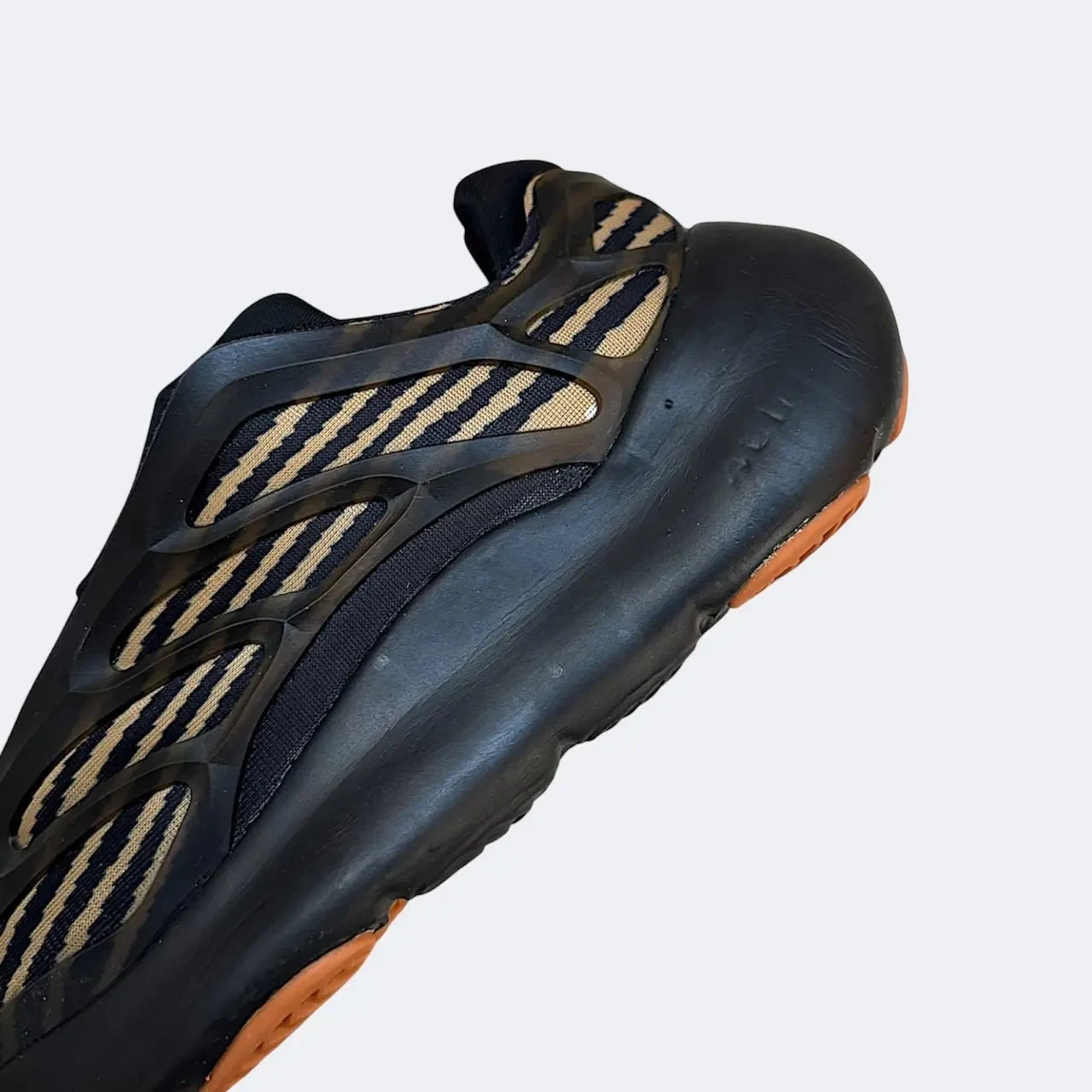 Кросівки Adidas Yeezy Boost 700 Black & Orange Арт 185 9