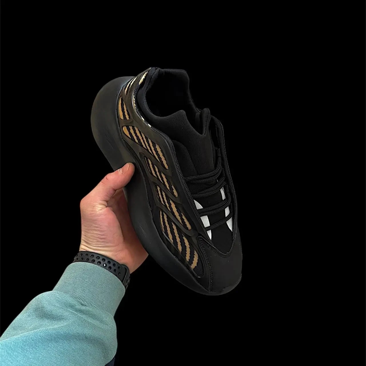 Кросівки Adidas Yeezy Boost 700 Black & Orange Арт 185 5