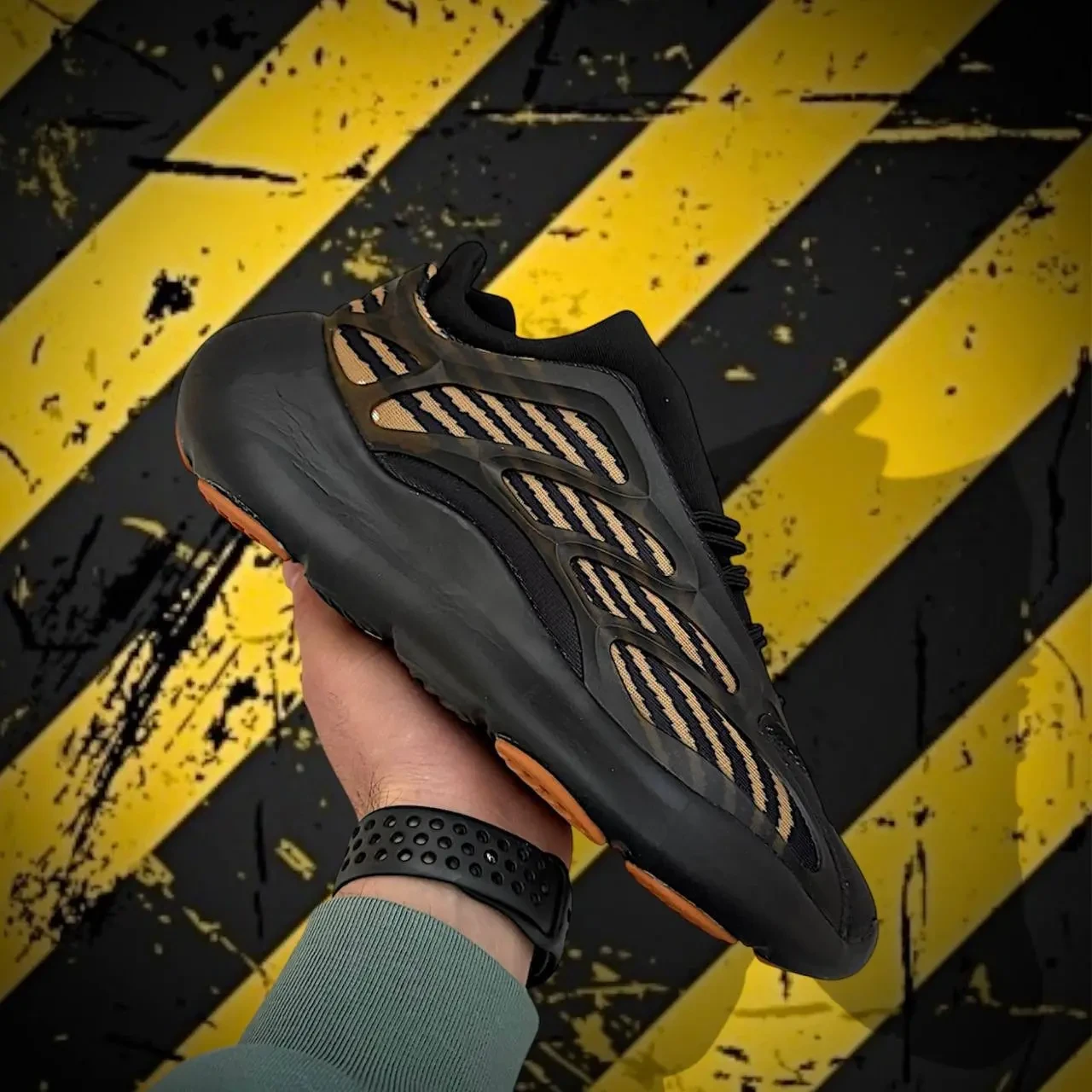 Кросівки Adidas Yeezy Boost 700 Black & Orange Арт 185 4