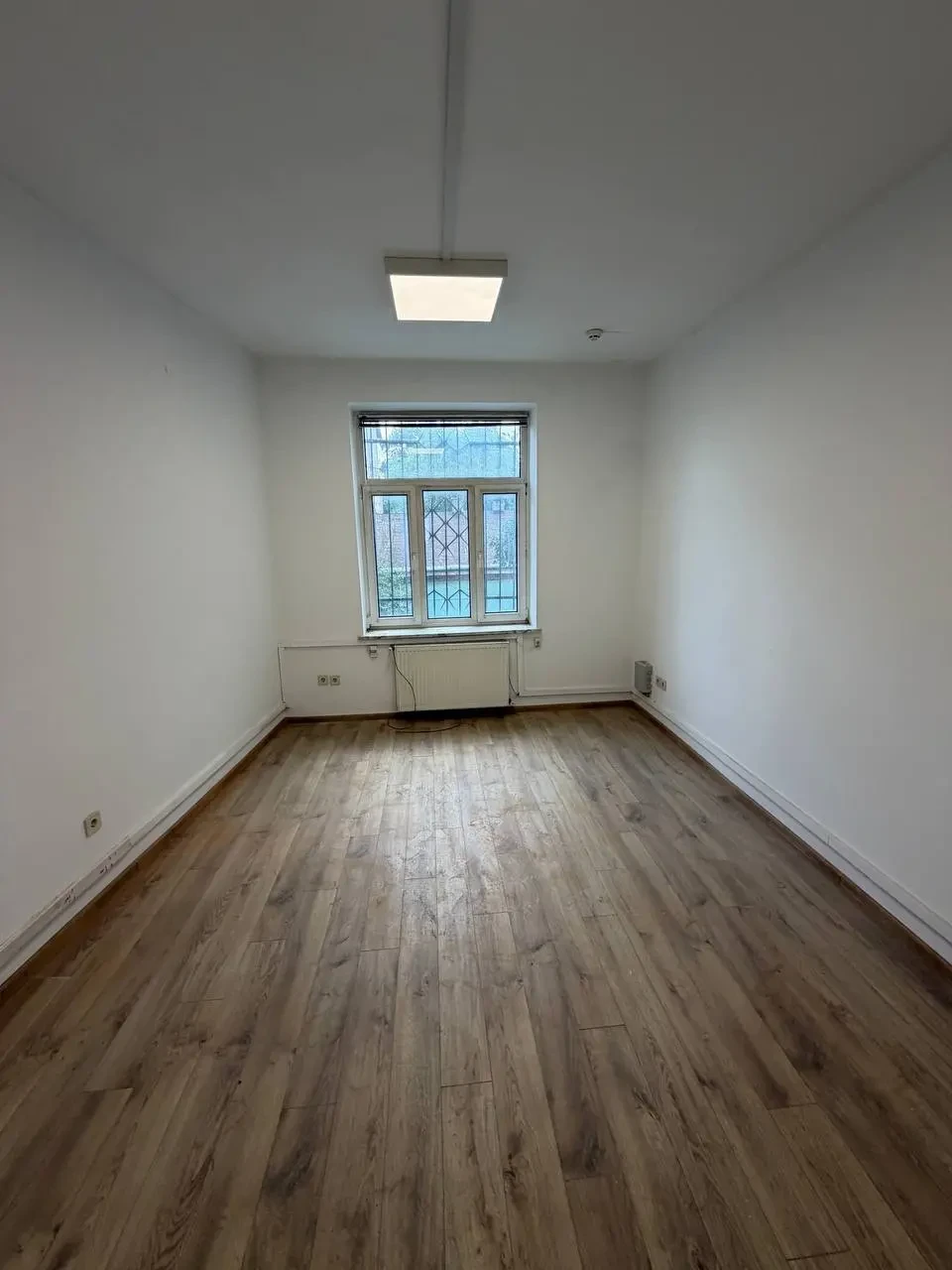 Оренда будівлі 328 м.кв., в. Є. Лисика 7