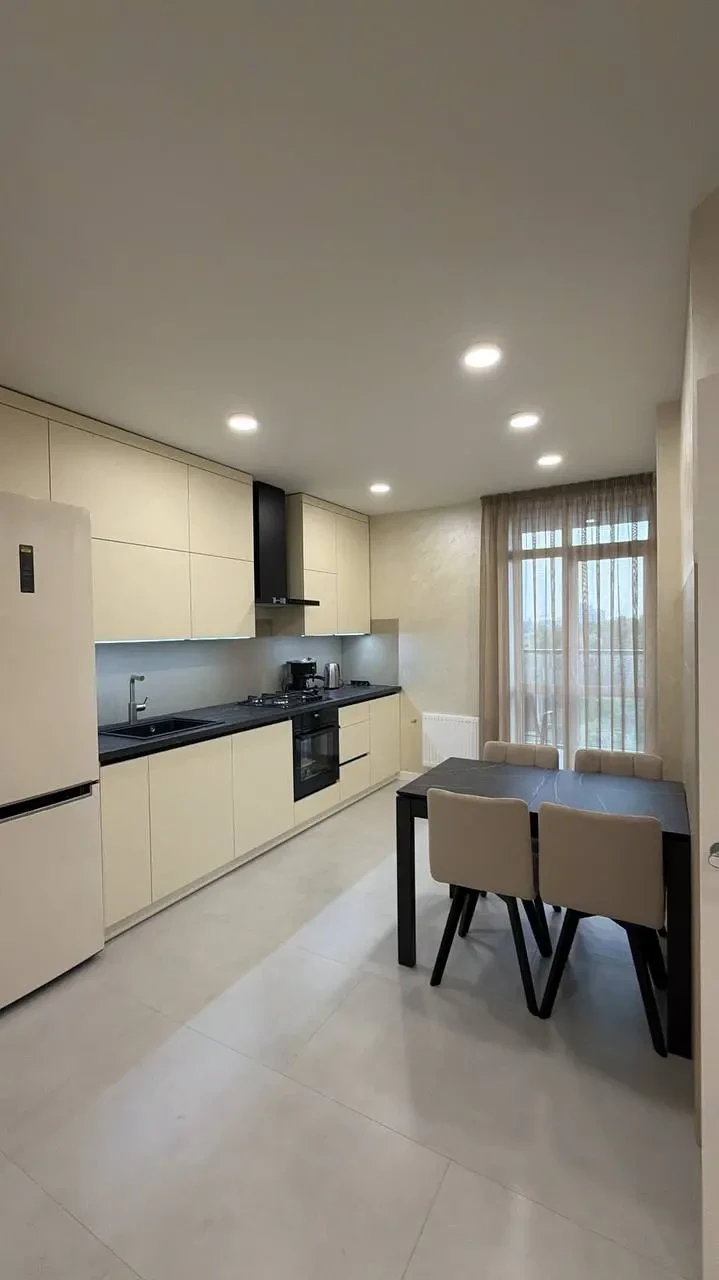 Оренда 2-кім. квартири 72 м.кв., в. Стрийська 5