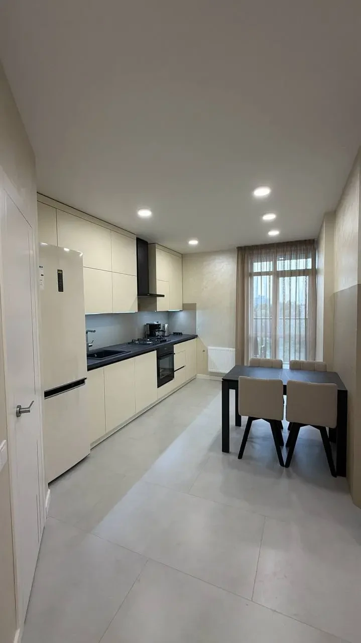 Оренда 2-кім. квартири 72 м.кв., в. Стрийська 4