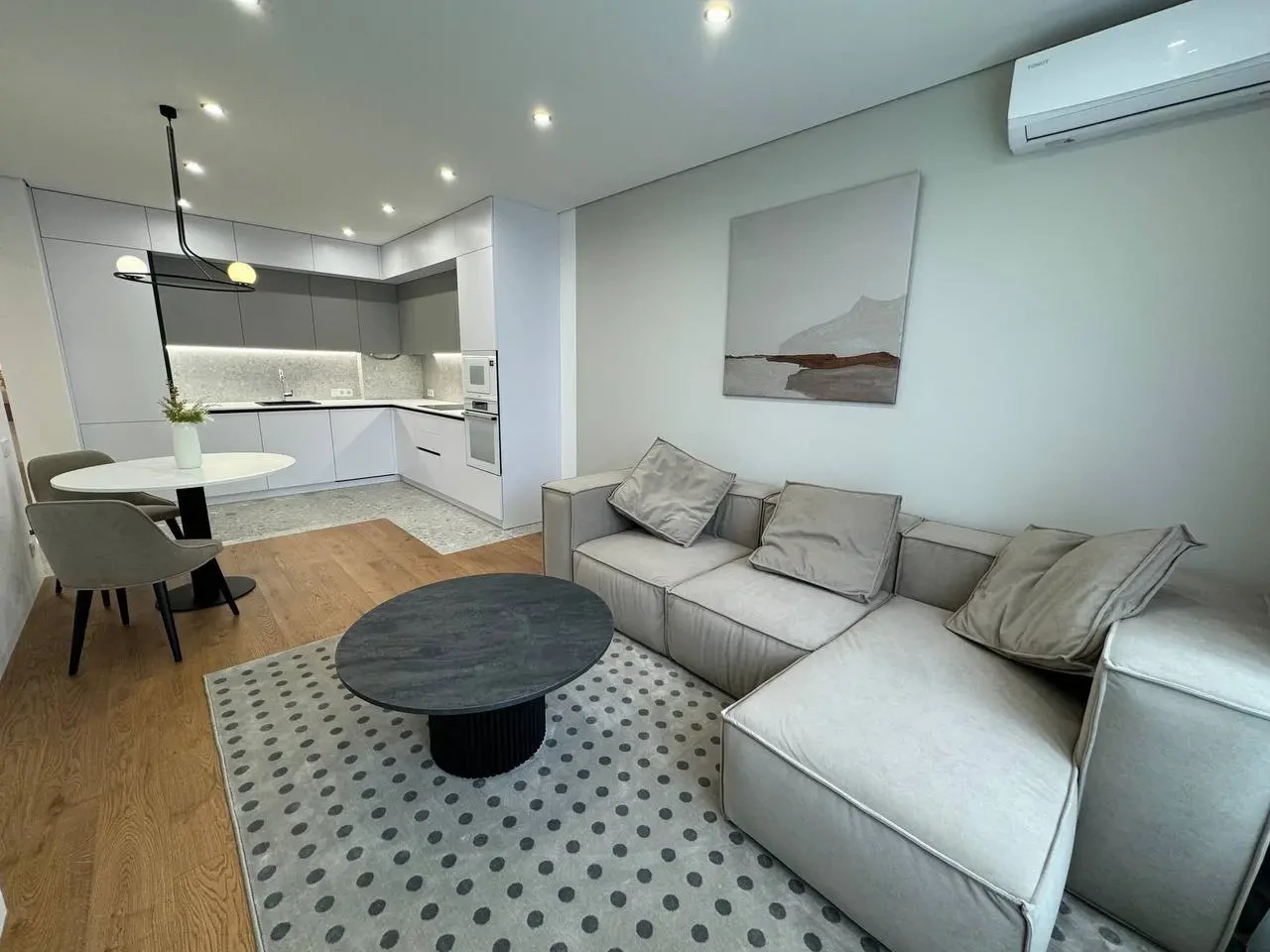 Оренда 2-кім. квартири 70 м.кв., в. Замарстинівська 4