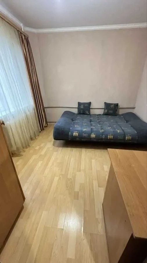 кімната Одеса, Хаджибейський, Героев Крут 49