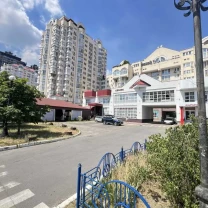 торгові площі Київ, Оболонський, Маршала Тимошенка 29