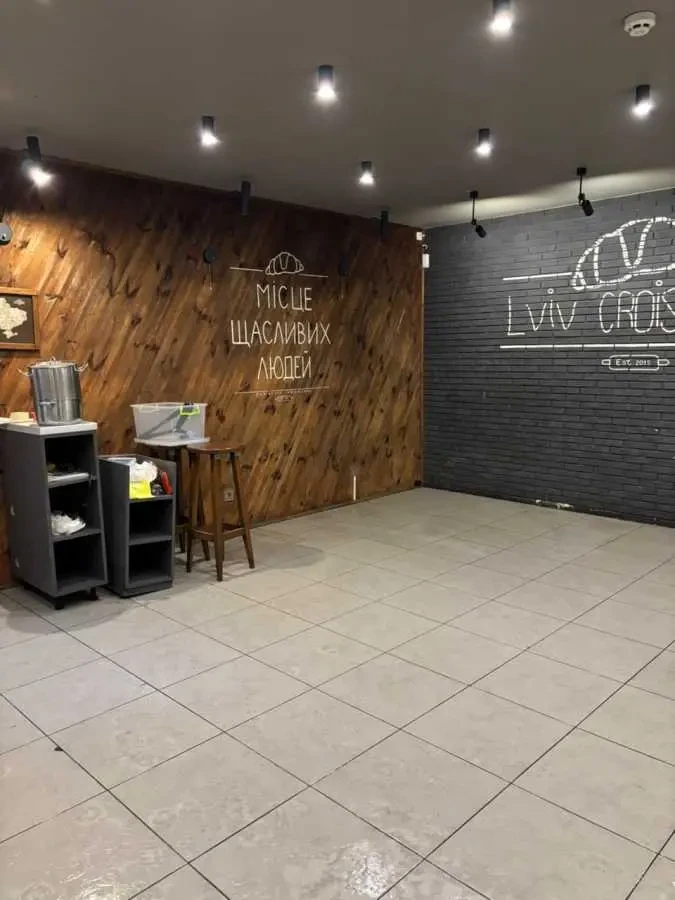 торгові площі Київ, Солом`янський, Ушинського 1 5