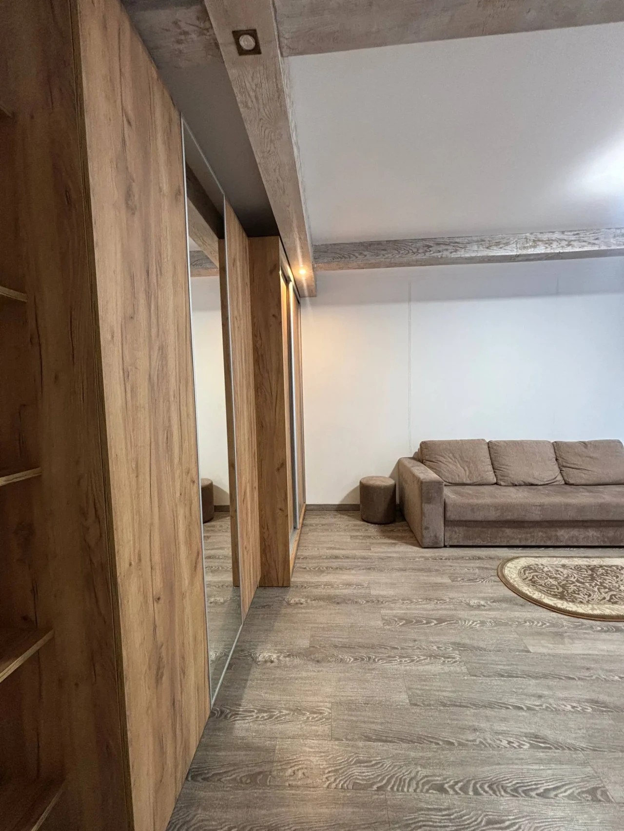 Оренда 2-кім. квартири 70 м.кв., в. Яцкова 4