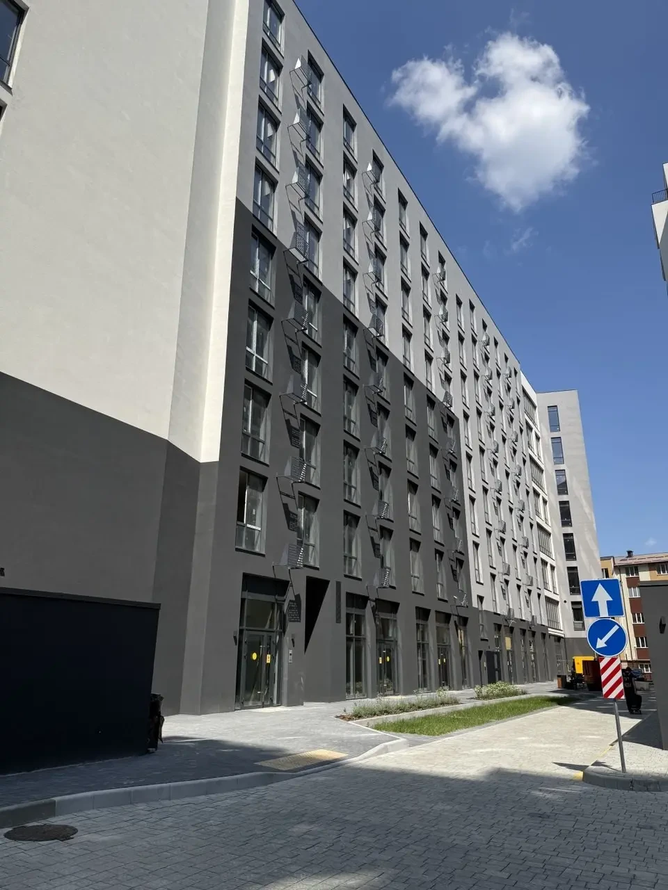 Продаж 1 кімнатної квартири вул. Лемківська 3