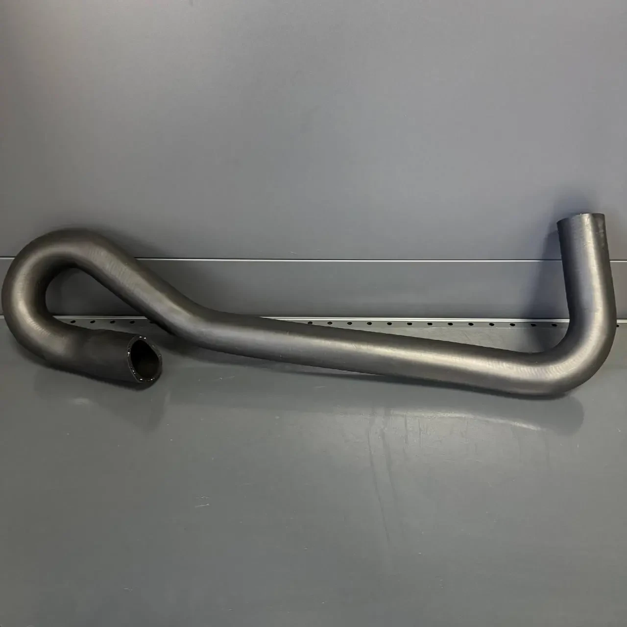 Bерхній патрубок радіатора Jeep Grand Cherokee WK 55116865AC