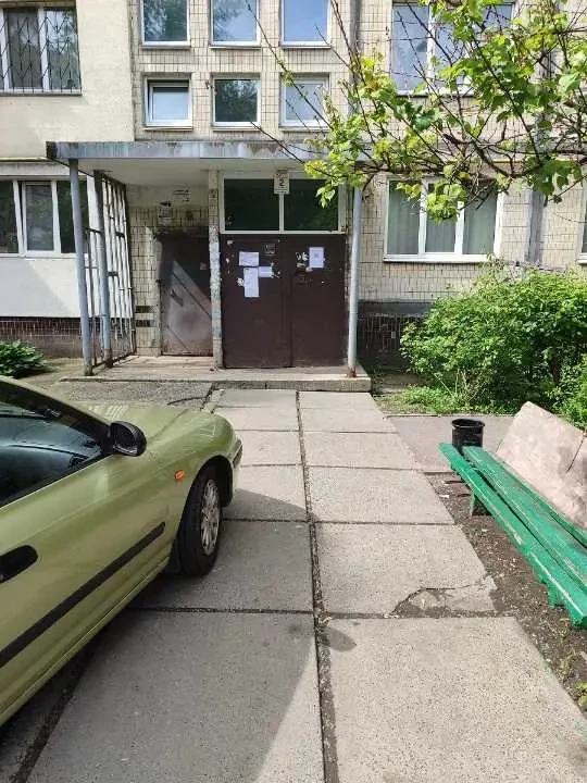 кімната Київ, Голосіївський, Лятошинського 4А 9