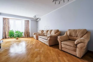 4-к квартира Київ, Святошинський, Михайла Котельникова 1