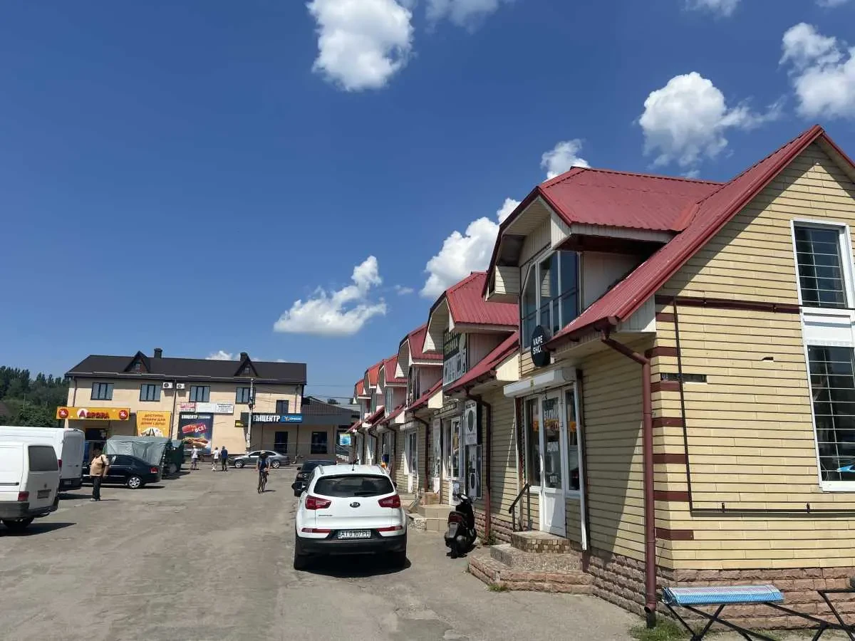 торгові площі Обухівський, Ржищів, Ярмаркова 1 2