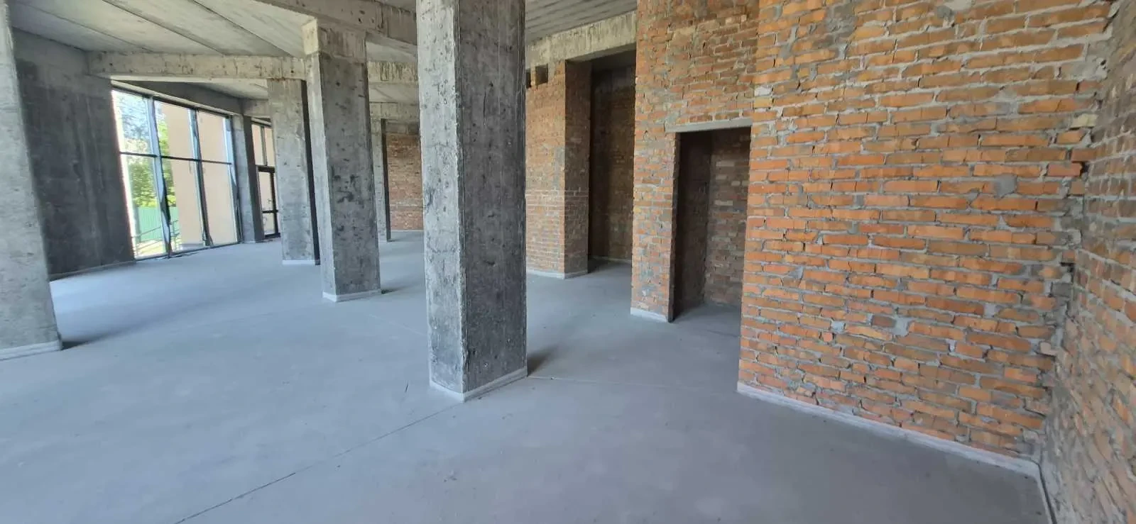 торгові площі Бориспільський, Бориспіль, Київський шлях 102 4