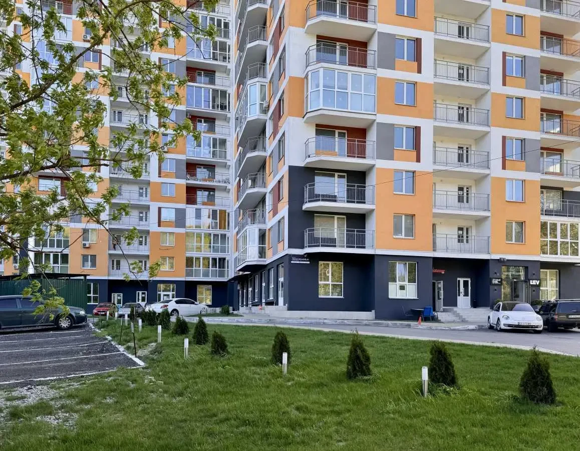 торгові площі Київ, Голосіївський, Лисогірський 20