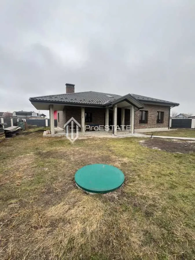 4-к будинок Вишгородський, Осещина, Фіалкова 7