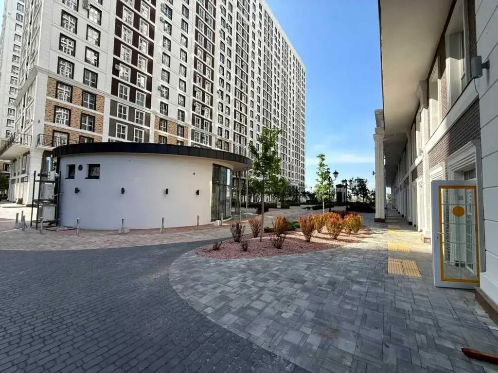 торгові площі Київ, Голосіївський, Михайла Максимовича 24 22