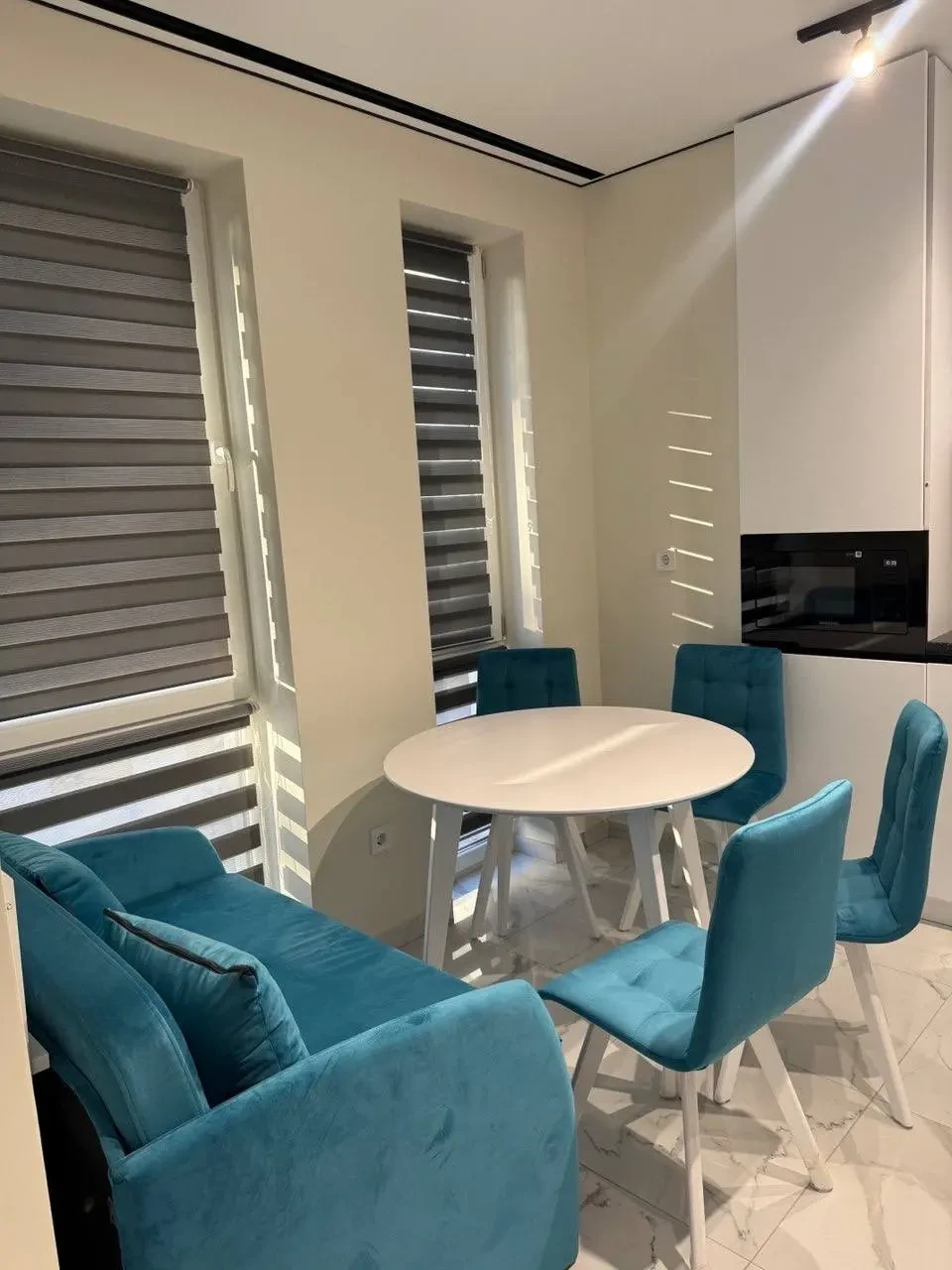 Продаж 2-кім. квартири 55 м.кв., в. Малоголосківська 2
