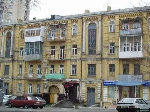 торгові площі Київ, Голосіївський, Саксаганського 67