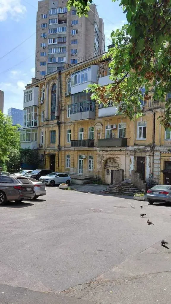 торгові площі Київ, Голосіївський, Саксаганського 67 2