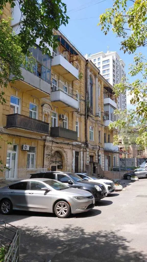 торгові площі Київ, Голосіївський, Саксаганського 67 3