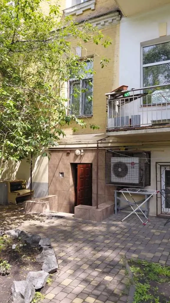 торгові площі Київ, Голосіївський, Саксаганського 67 4