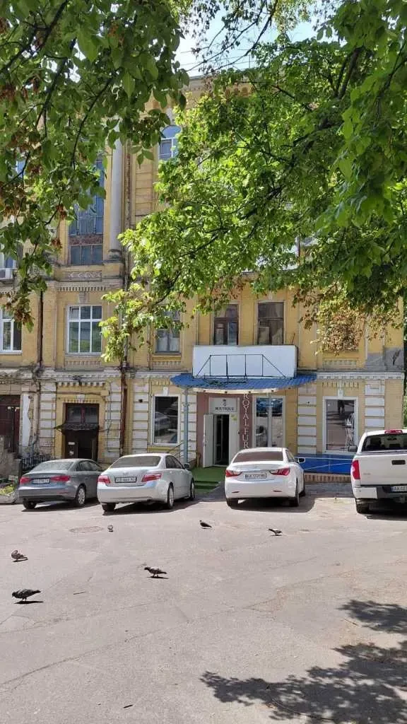 торгові площі Київ, Голосіївський, Саксаганського 67 17