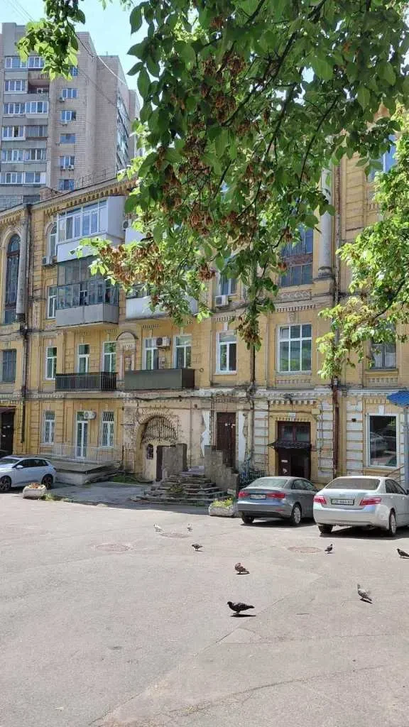 торгові площі Київ, Голосіївський, Саксаганського 67 20