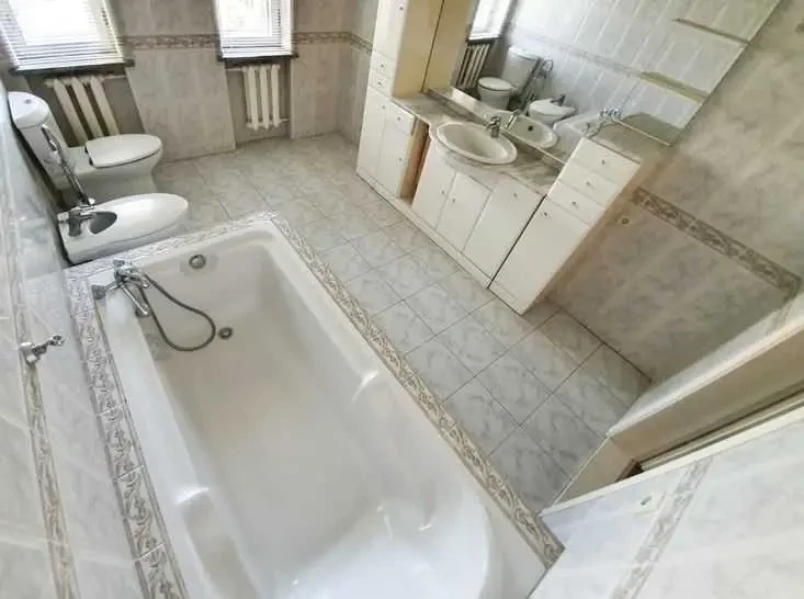 4-к будинок Дніпро, Центральний, Латвийская 8