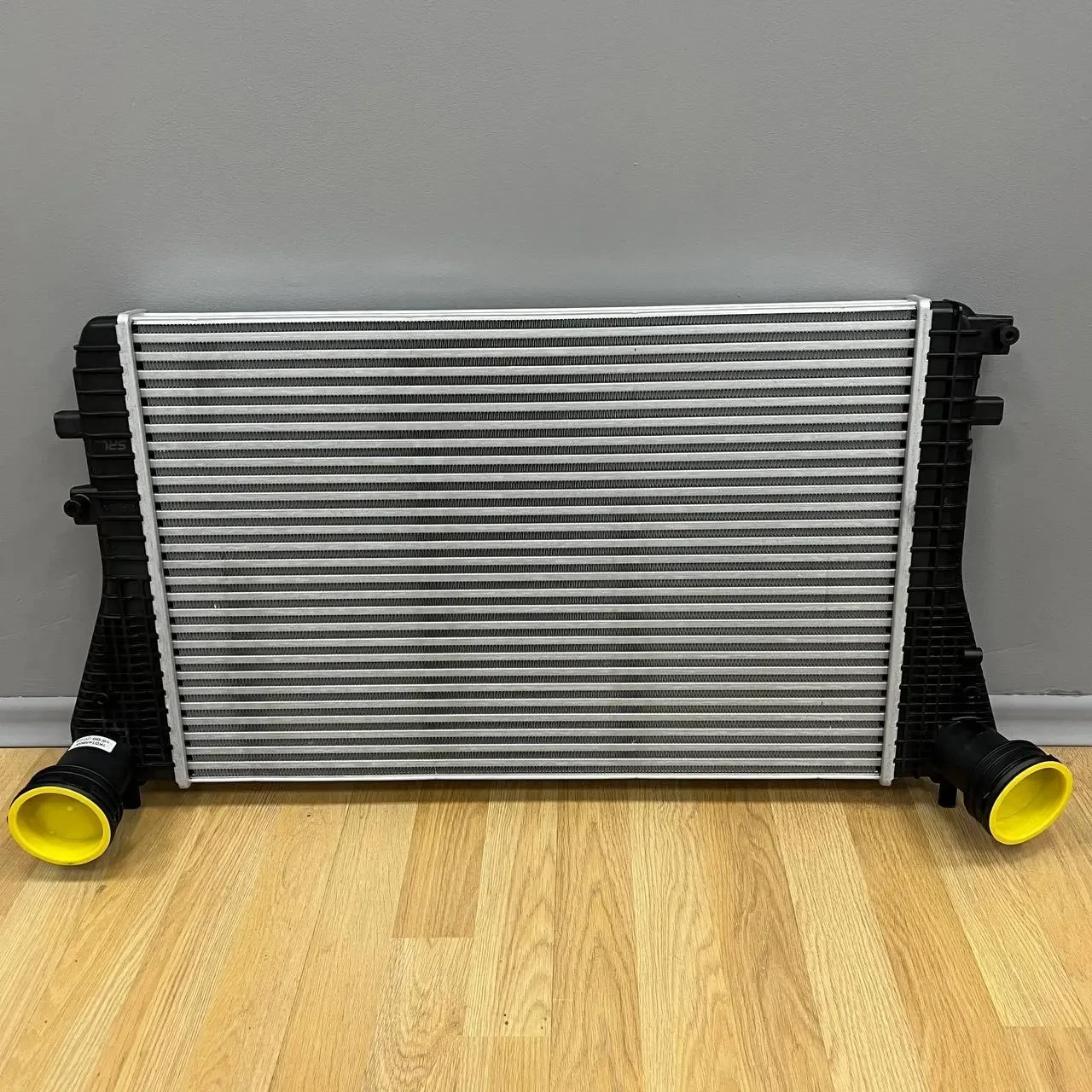 Радіатор інтеркуллера Volkswagen ( 1K0145803T 3C0145805R  1K0145803J 3C0145805P 1K0145805G)