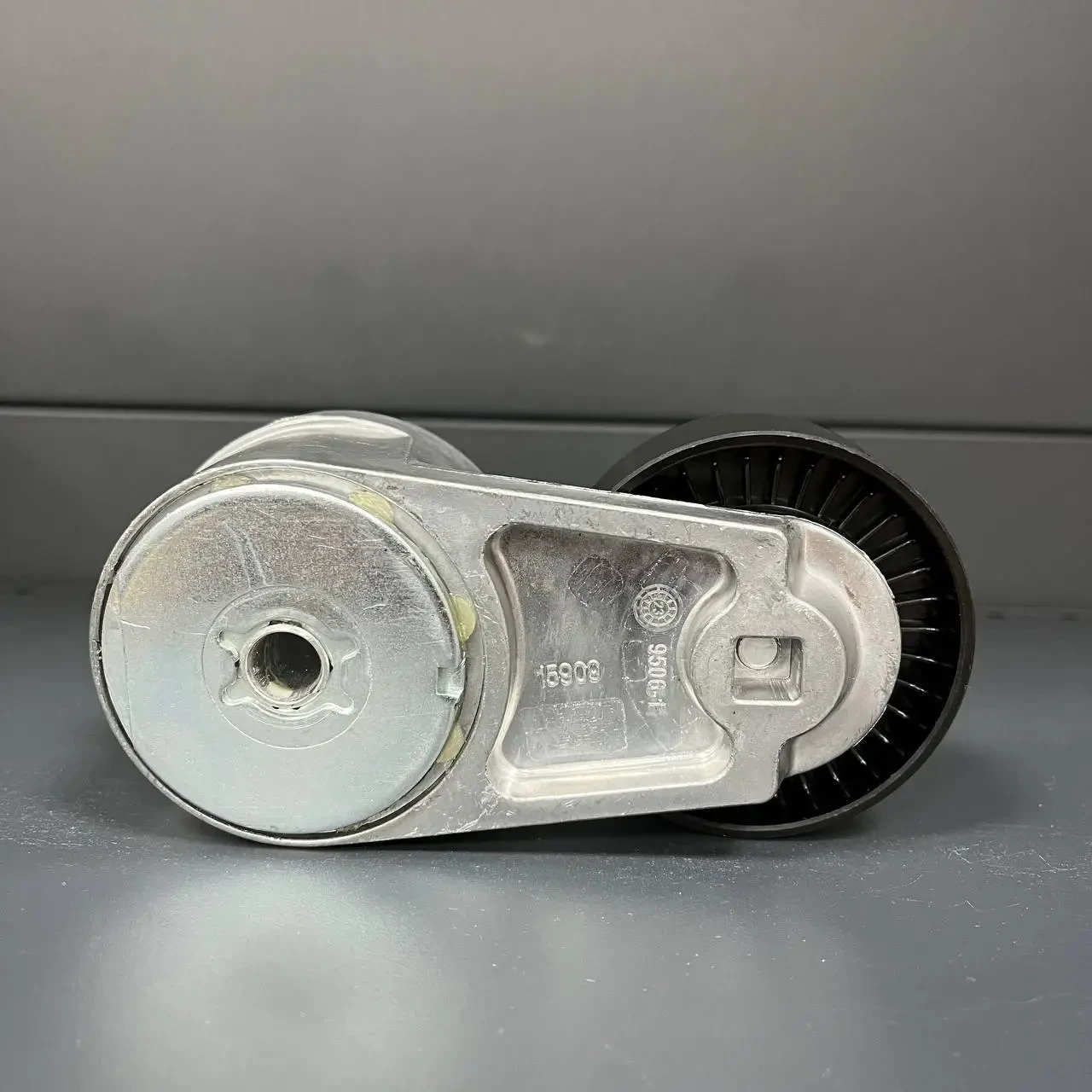 Натяжний ролик Chrysler Dodge Jeep 5184617AD 5281266AA T39282 39282 2
