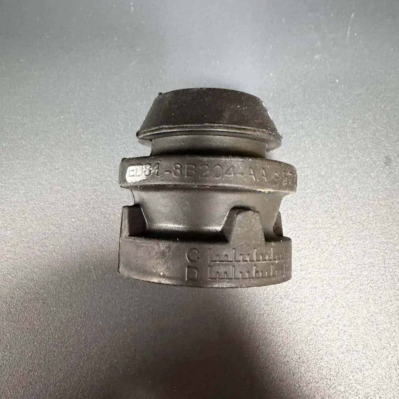 Подушка радіатора Ford (BSG30700428, CV6Z8124A, DG9Z8124B, 3M5HBB204AB, 1235847) 2