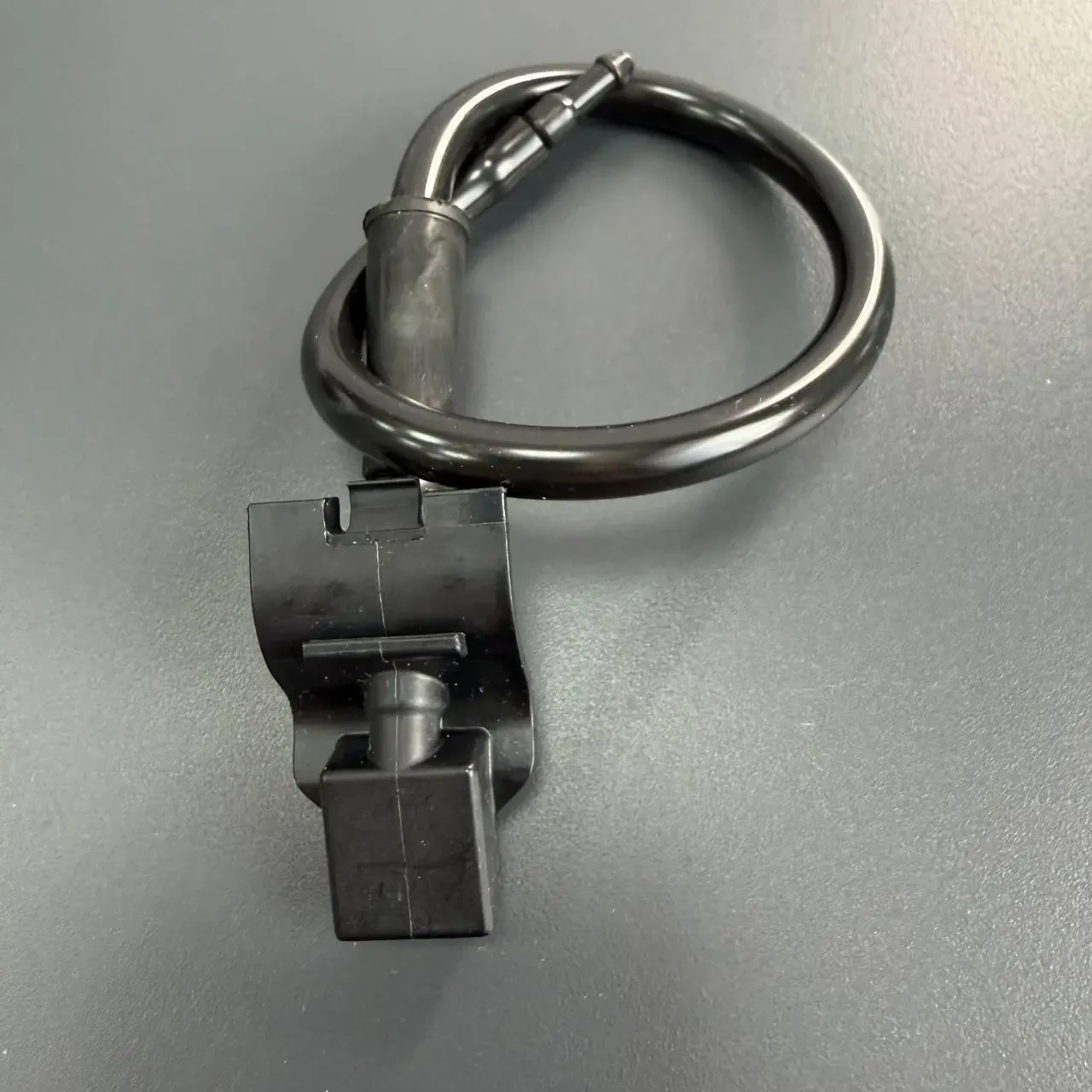 Форсунка омивача лобового скла Ford Mustang FB5Z17603A FR3Z17603AB  GJ5Z17603A 2