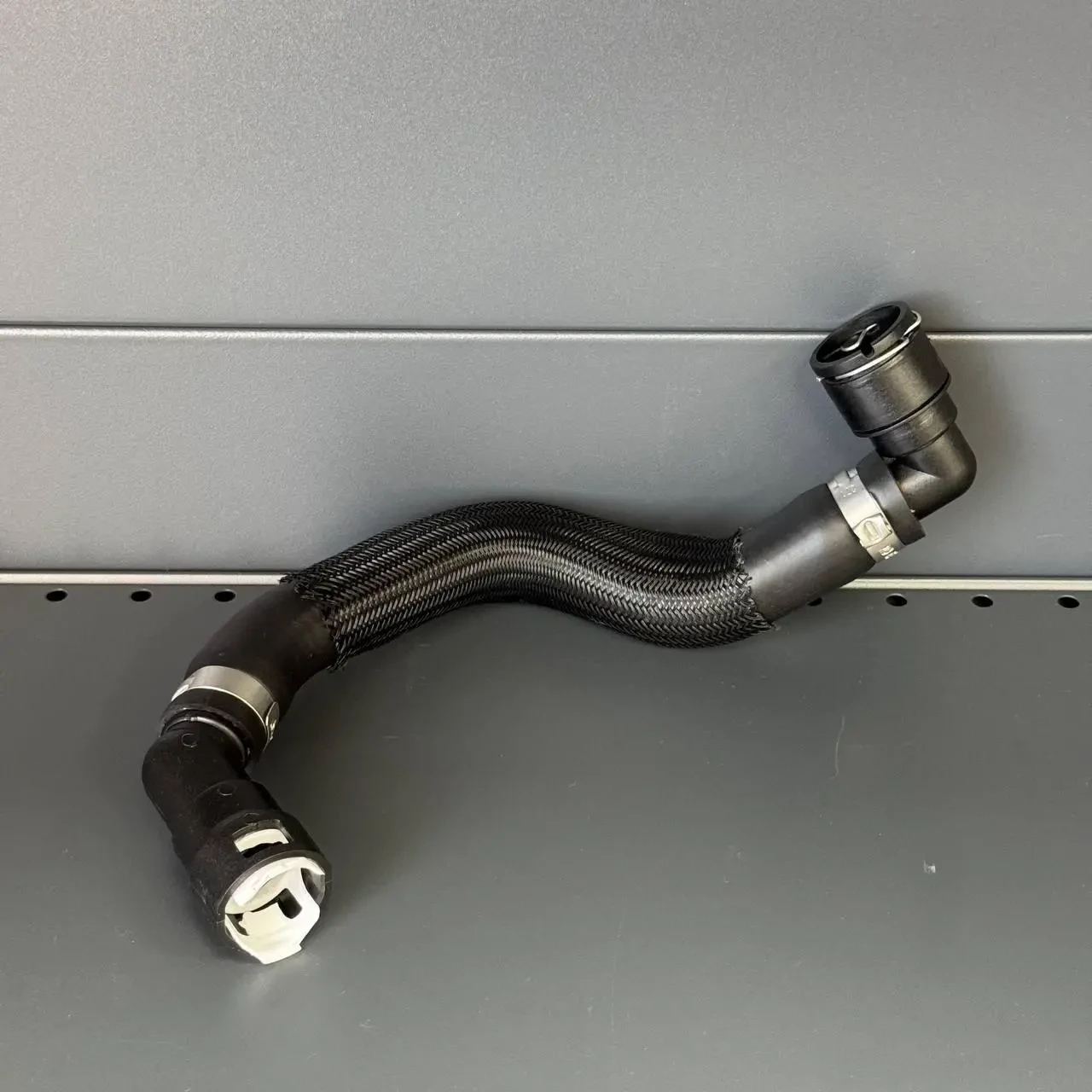 Патрубок радіатора пічки JEEP CHEROKEE 68199254AB