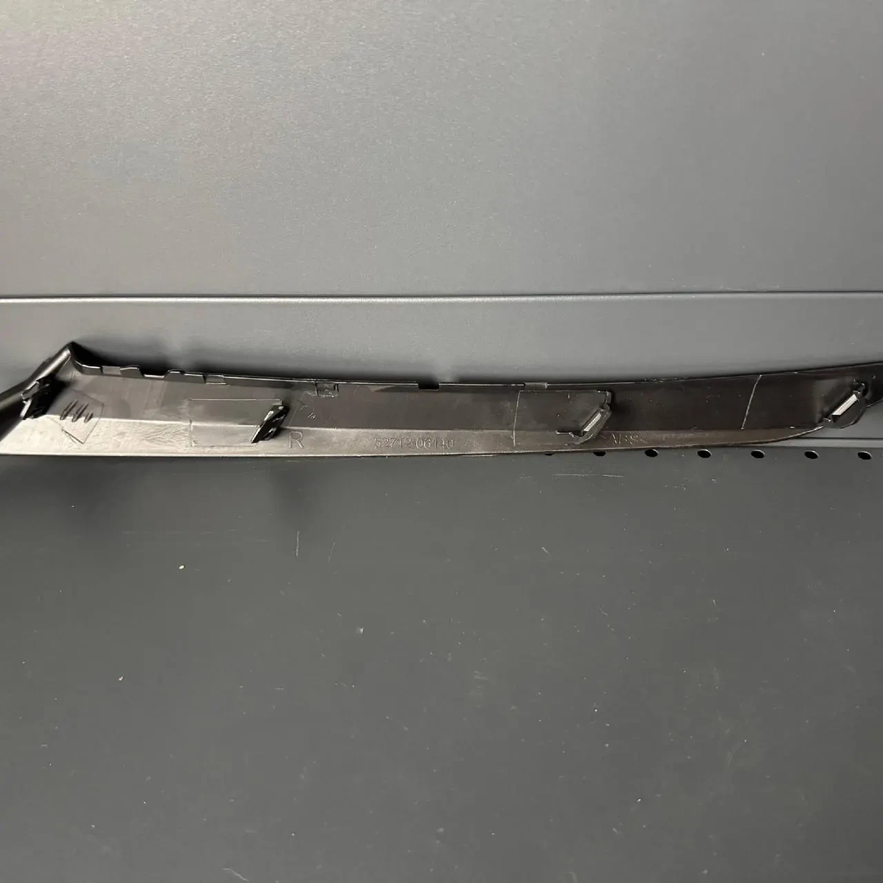 Молдінг Toyota Camry 70 правий 5271206140 2