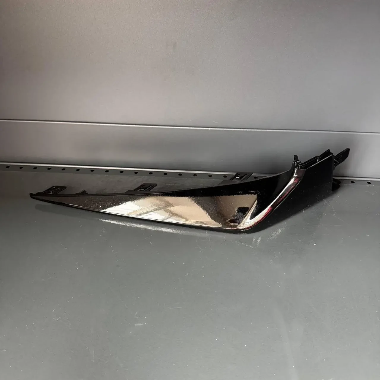 Накладка переднього бампера ліва Toyota Corolla 23-24 5211312220