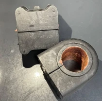 Втулки (пара) стабілізатора   Jeep Liberty / Cherokee (KK) 08–12.Dodge Nitro 07–12 52125324AC